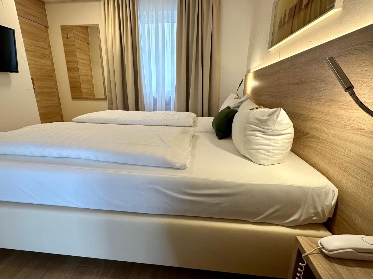 Hotel Bronnbacher Hof Вертхайм Екстериор снимка